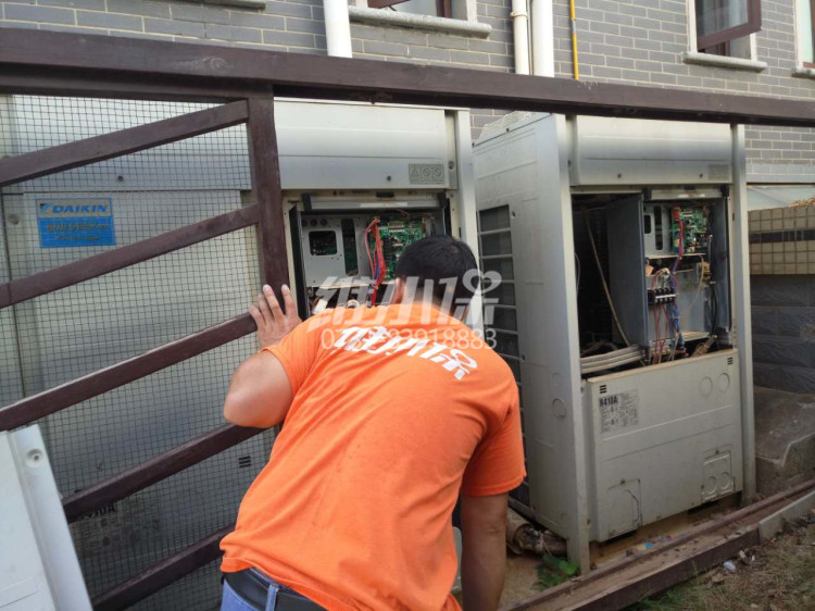 大金多聯機維修1.jpg 大金多聯機維修1.jpg