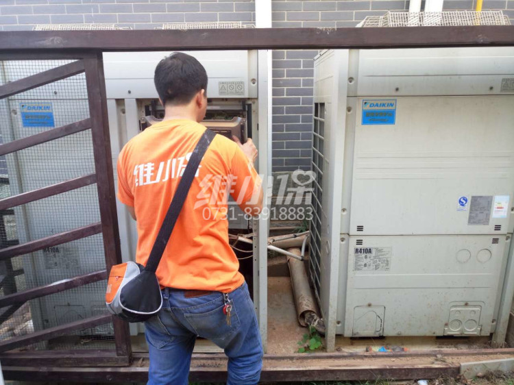 大金多聯機維修4.jpg 大金多聯機維修4.jpg