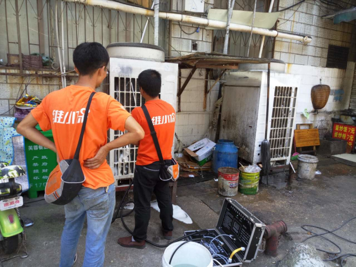 中央空調清洗.jpg 中央空調清洗.jpg